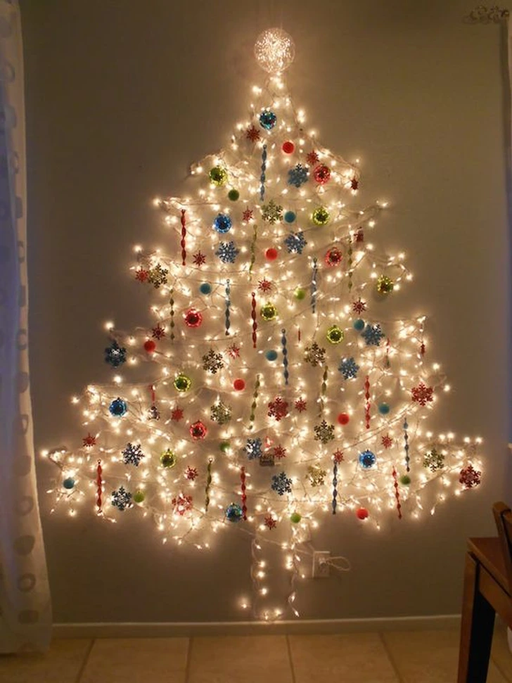 Falra szerelt karácsonyfa